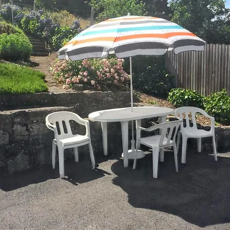 Maison Confortable A Avec Jardin Et Terrasse. Σπίτι διακοπών Châteaulin