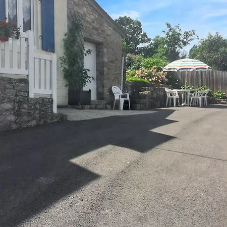 Maison Confortable A Avec Jardin Et Terrasse. Châteaulin